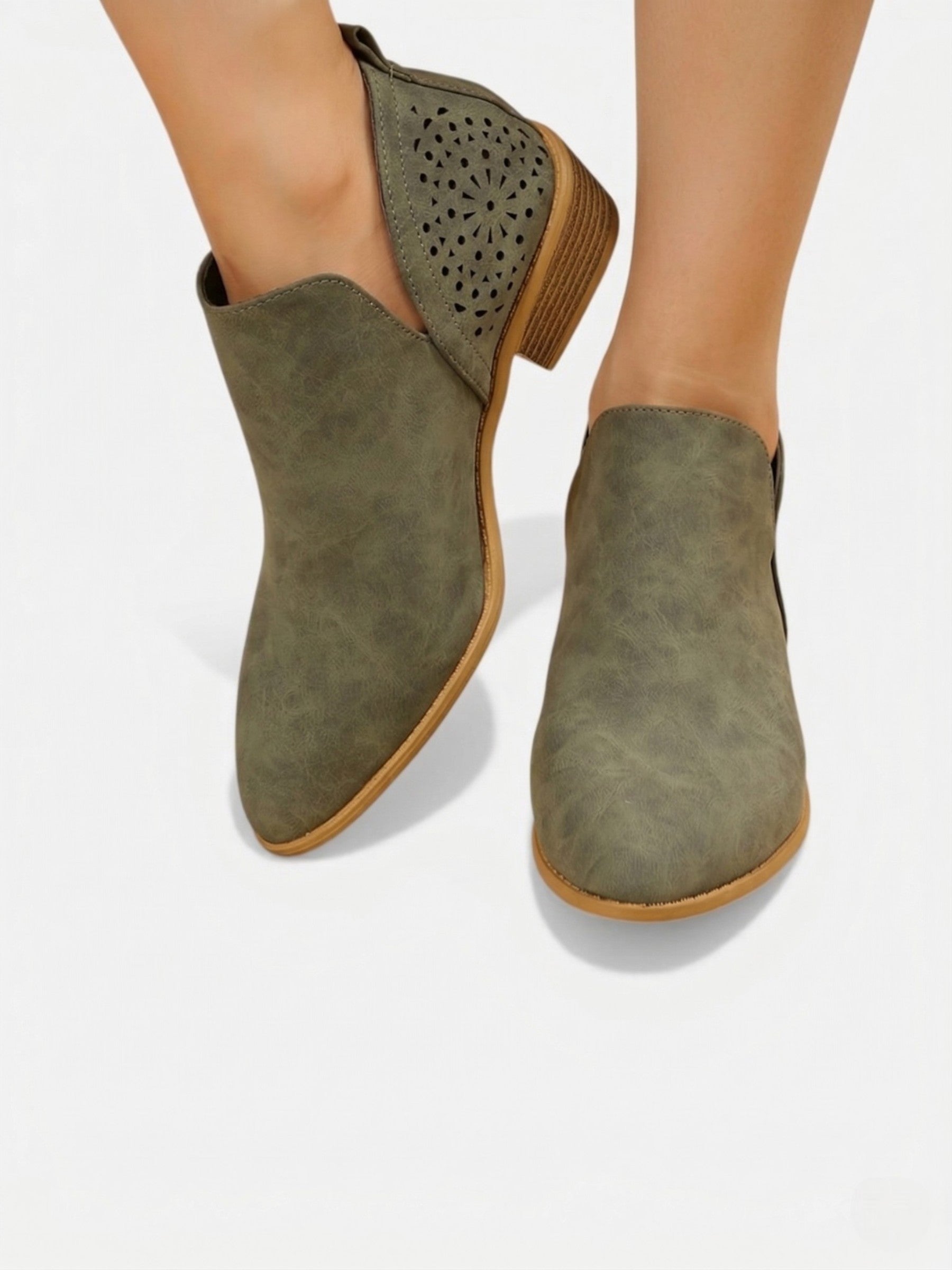 Bottines femme ajourées à talon bas confort style western