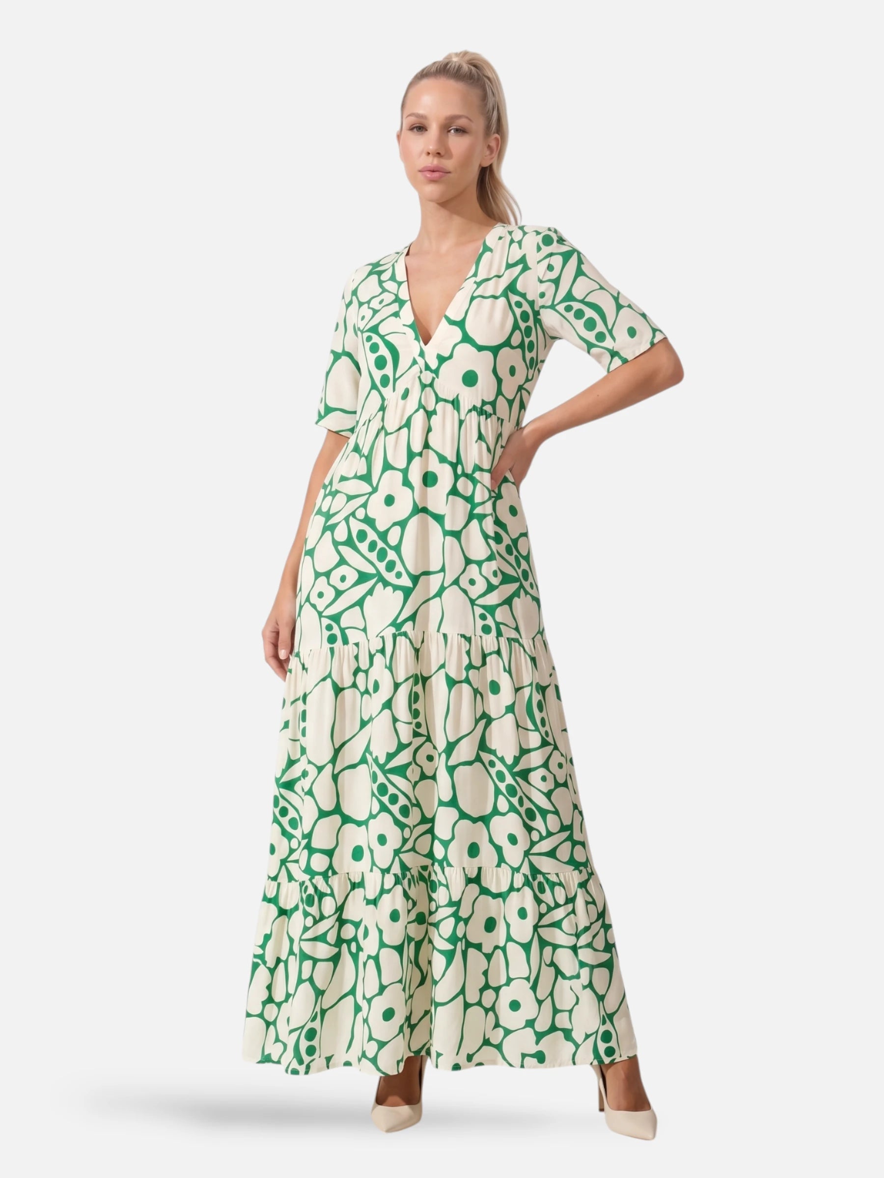 Robe longue fleurie col V – imprimé rétro et coupe volantée
