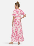 Robe longue fleurie col V – imprimé rétro et coupe volantée