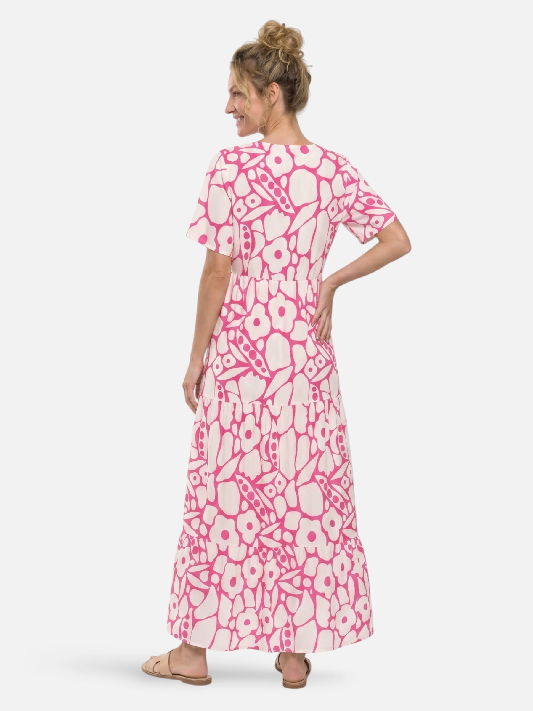 Robe longue fleurie col V – imprimé rétro et coupe volantée