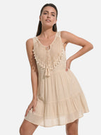 Robe courte bohème à dentelle et pompons