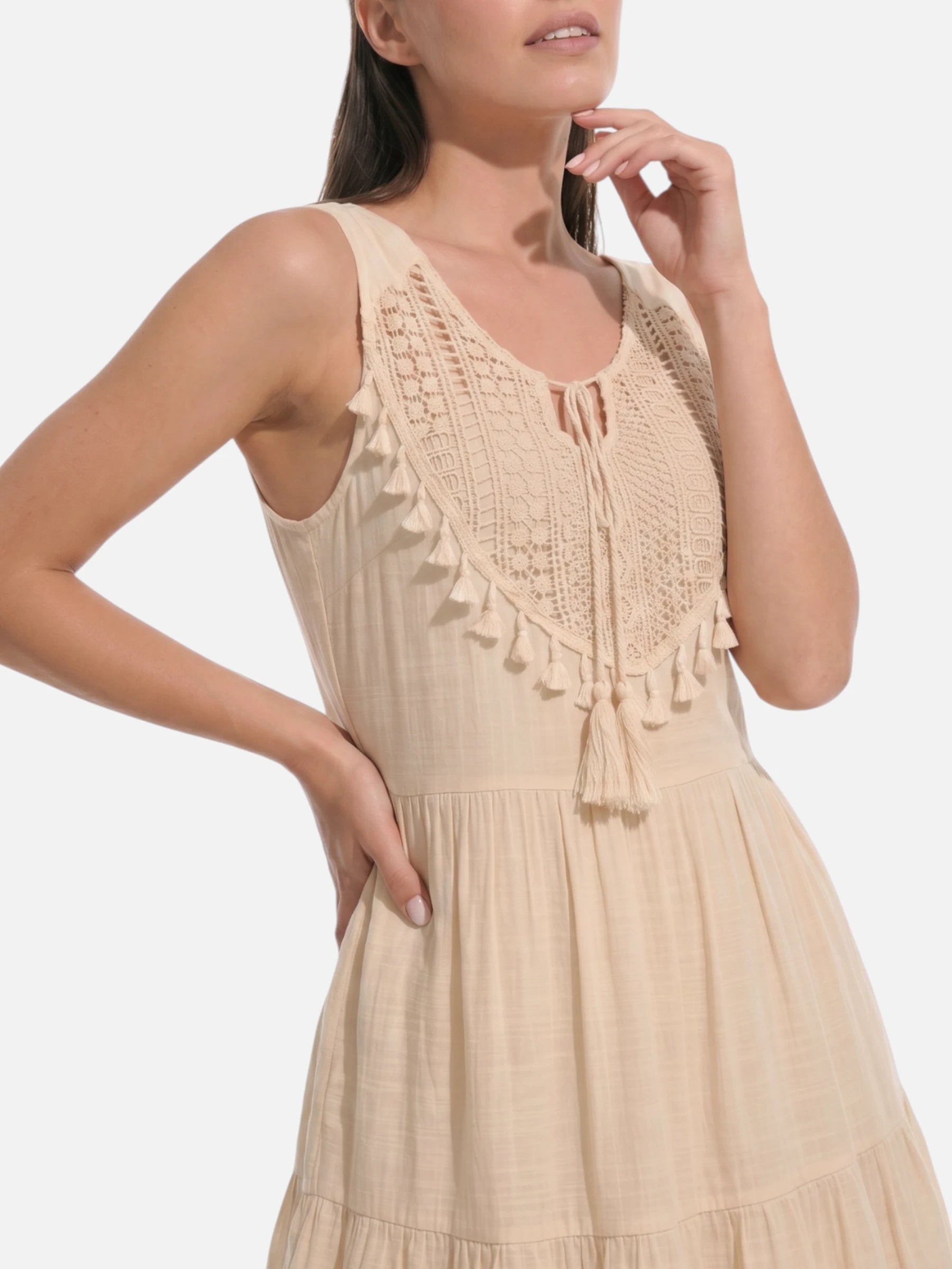 Robe courte bohème à dentelle et pompons