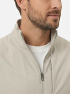 Gilet homme zippé col montant coupe sport et poche poitrine