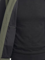 Chaleco sin mangas para hombre – cuello alto y bolsillos con cremallera