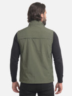 Chaleco sin mangas para hombre – cuello alto y bolsillos con cremallera