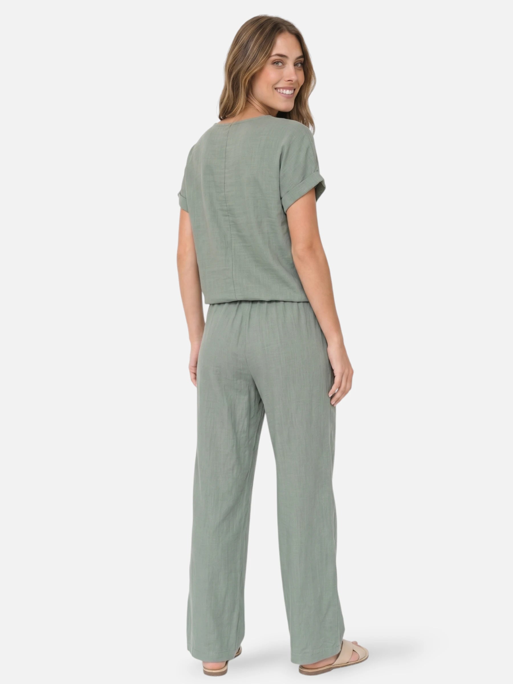 Light and elegant women's set with flowy pants