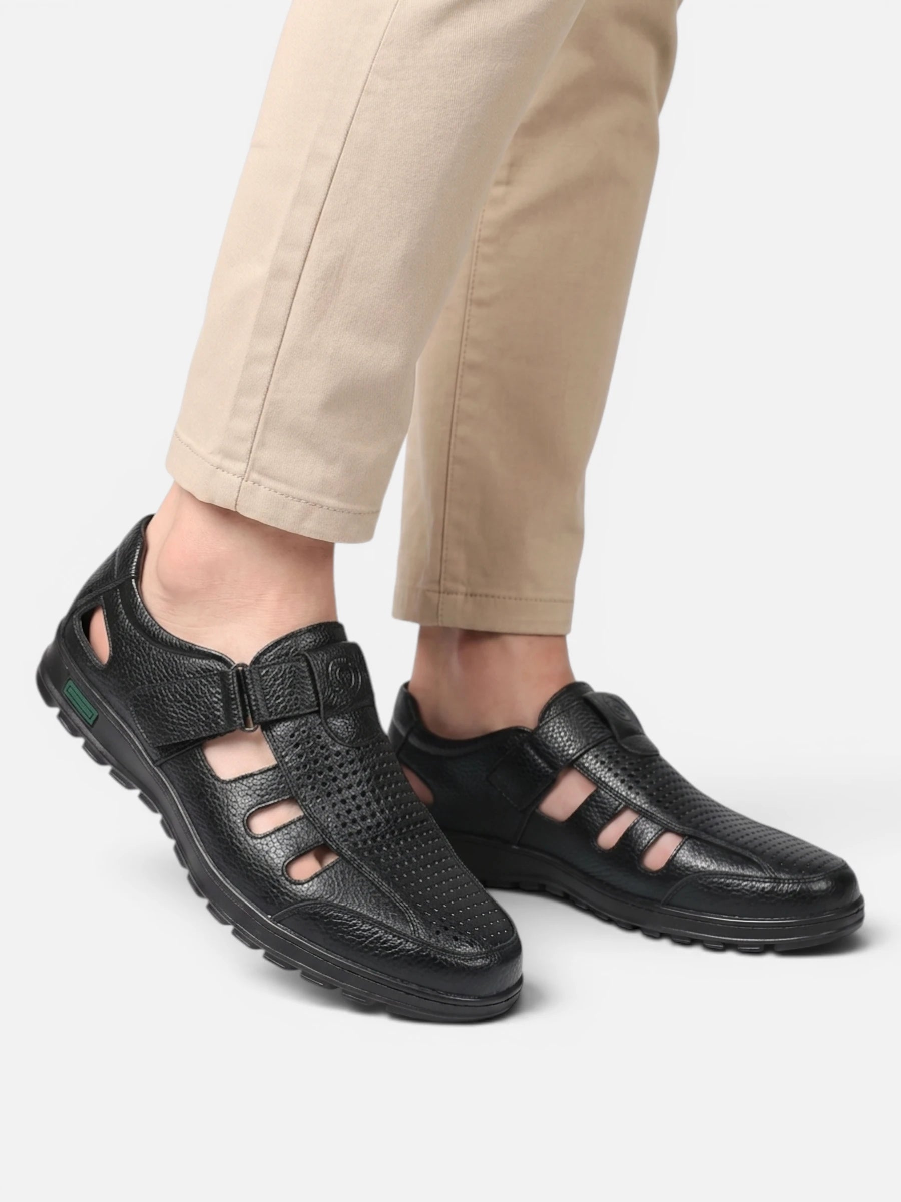 Men's closed sandal with Velcro and openwork cutouts