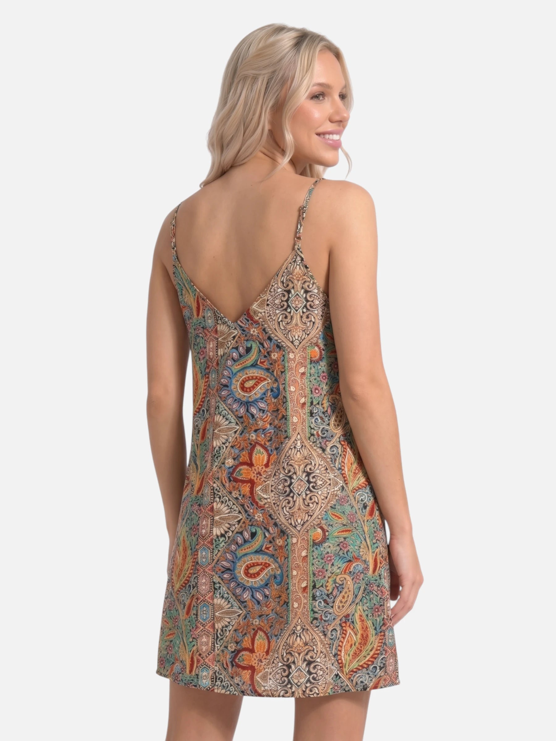 Robe courte à bretelles fines et imprimé paisley bohème