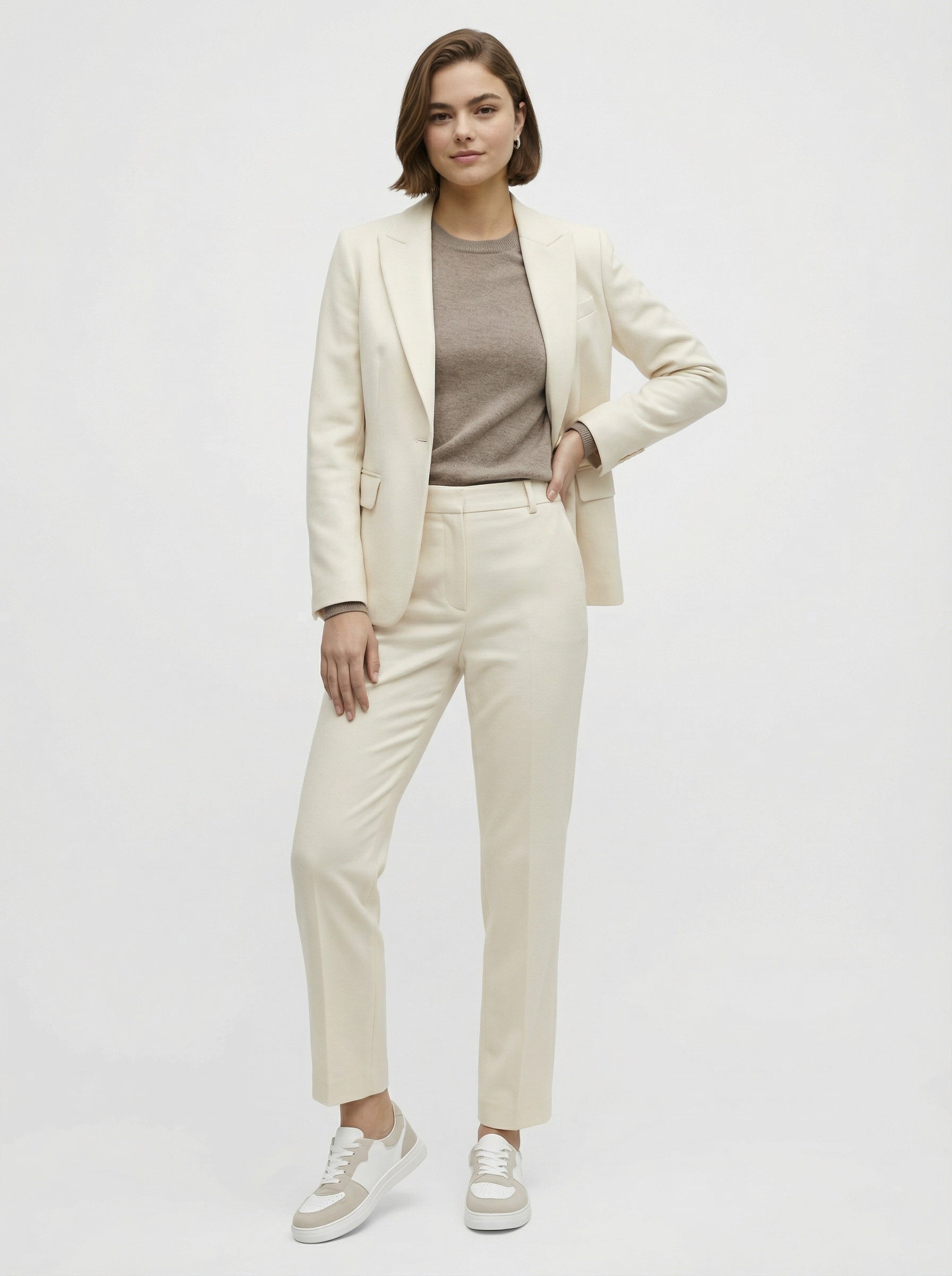 Baskets modernes à lacets avec semelle épaisse beige et blanc pour femme