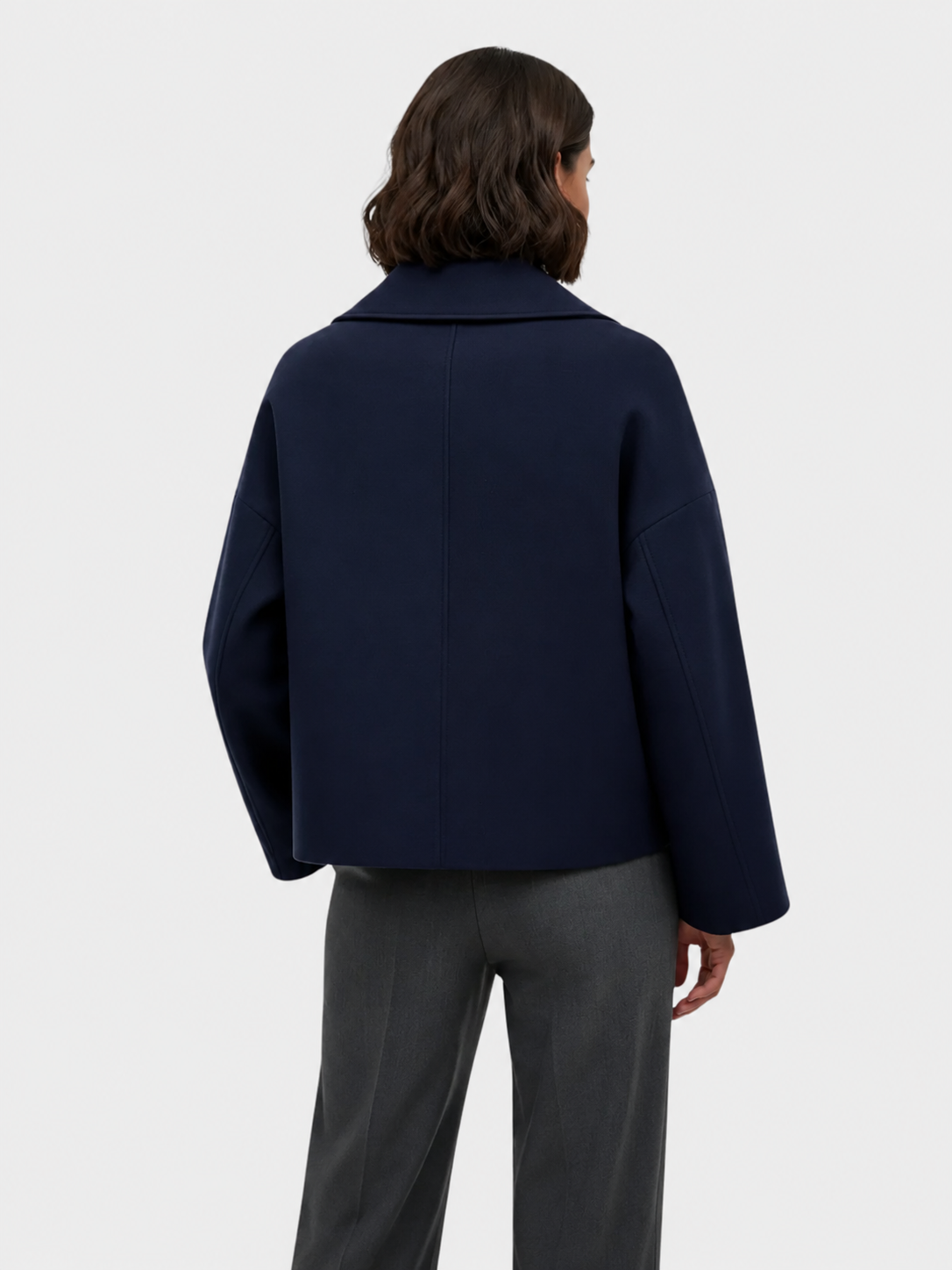 Chaqueta corta elegante con gran cuello para mujer